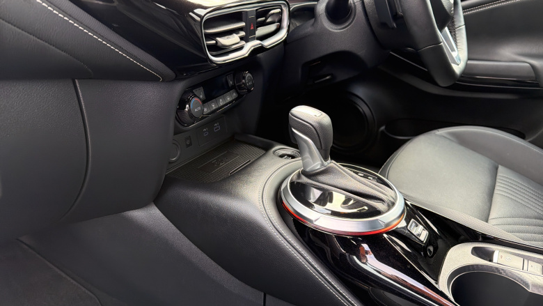 Nissan Juke 1.0 DiG-T Tekna 5dr DCT Petrol Hatchback